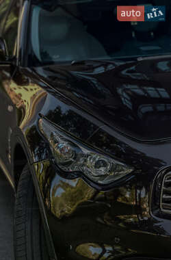 Внедорожник / Кроссовер Infiniti FX 37 2011 в 