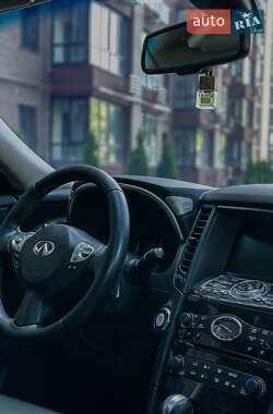 Внедорожник / Кроссовер Infiniti FX 37 2011 в 