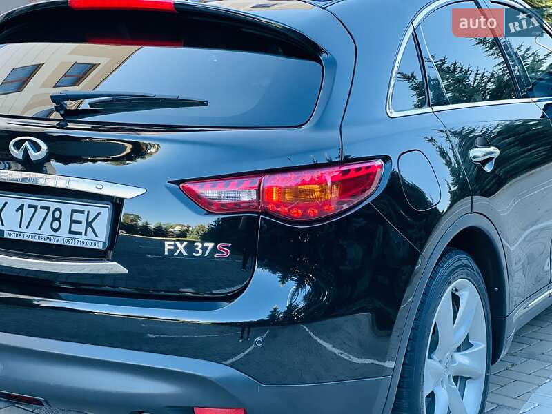 Внедорожник / Кроссовер Infiniti FX 37 2011 в Харькове