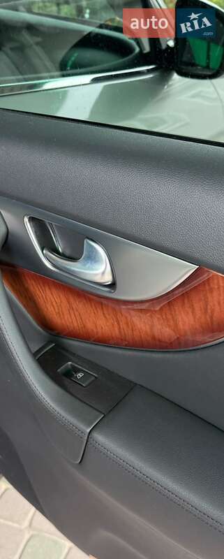 Внедорожник / Кроссовер Infiniti FX 37 2010 в Черкассах