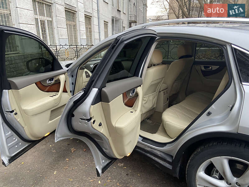 Позашляховик / Кросовер Infiniti FX 37 2010 в Одесі