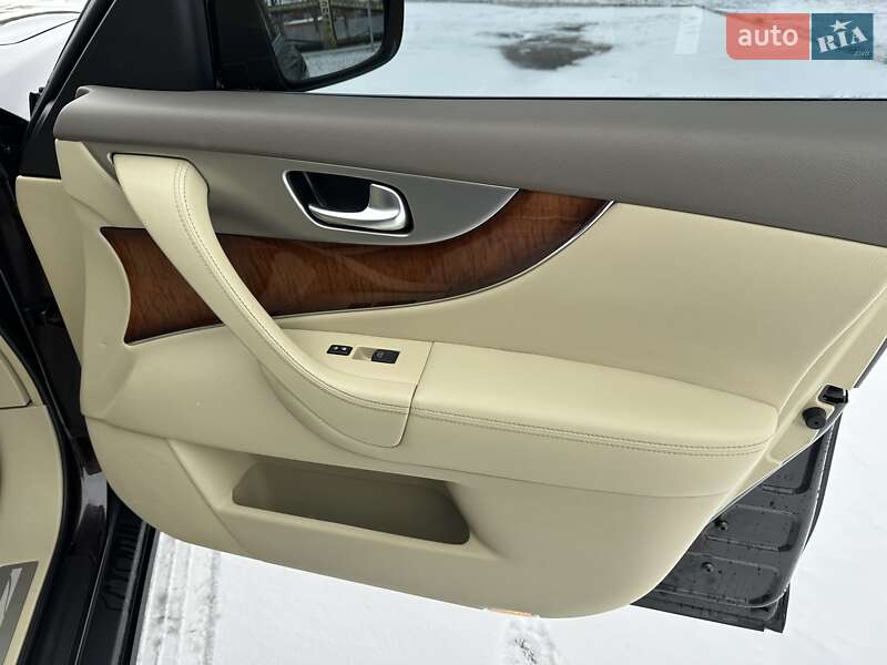 Позашляховик / Кросовер Infiniti FX 37 2011 в Києві