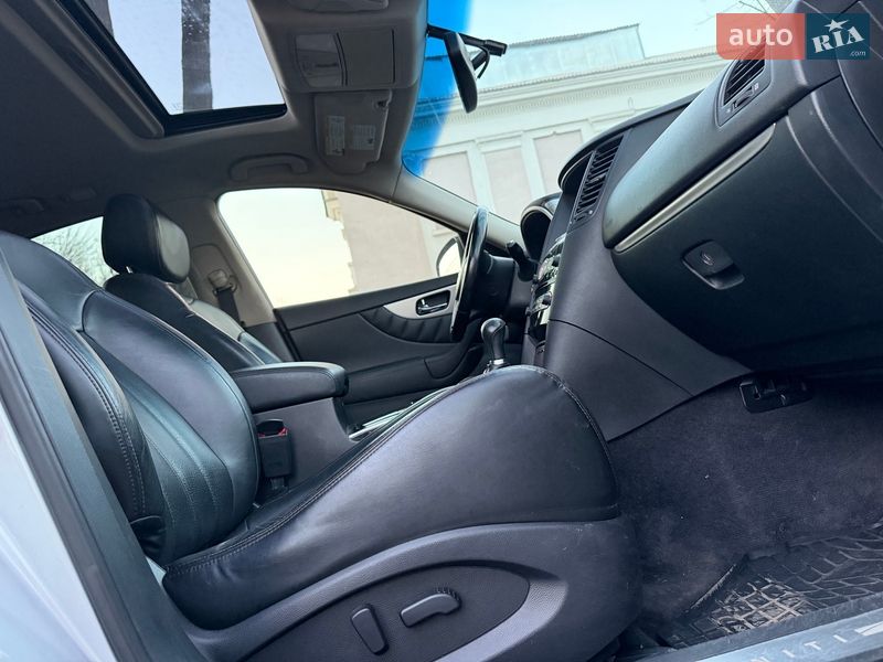 Внедорожник / Кроссовер Infiniti FX 37 2013 в Каменском