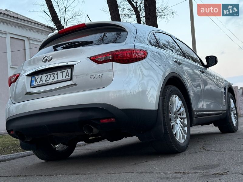 Внедорожник / Кроссовер Infiniti FX 37 2013 в Каменском
