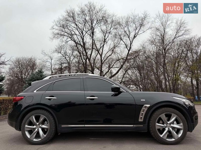 Внедорожник / Кроссовер Infiniti FX 37 2012 в Каменском