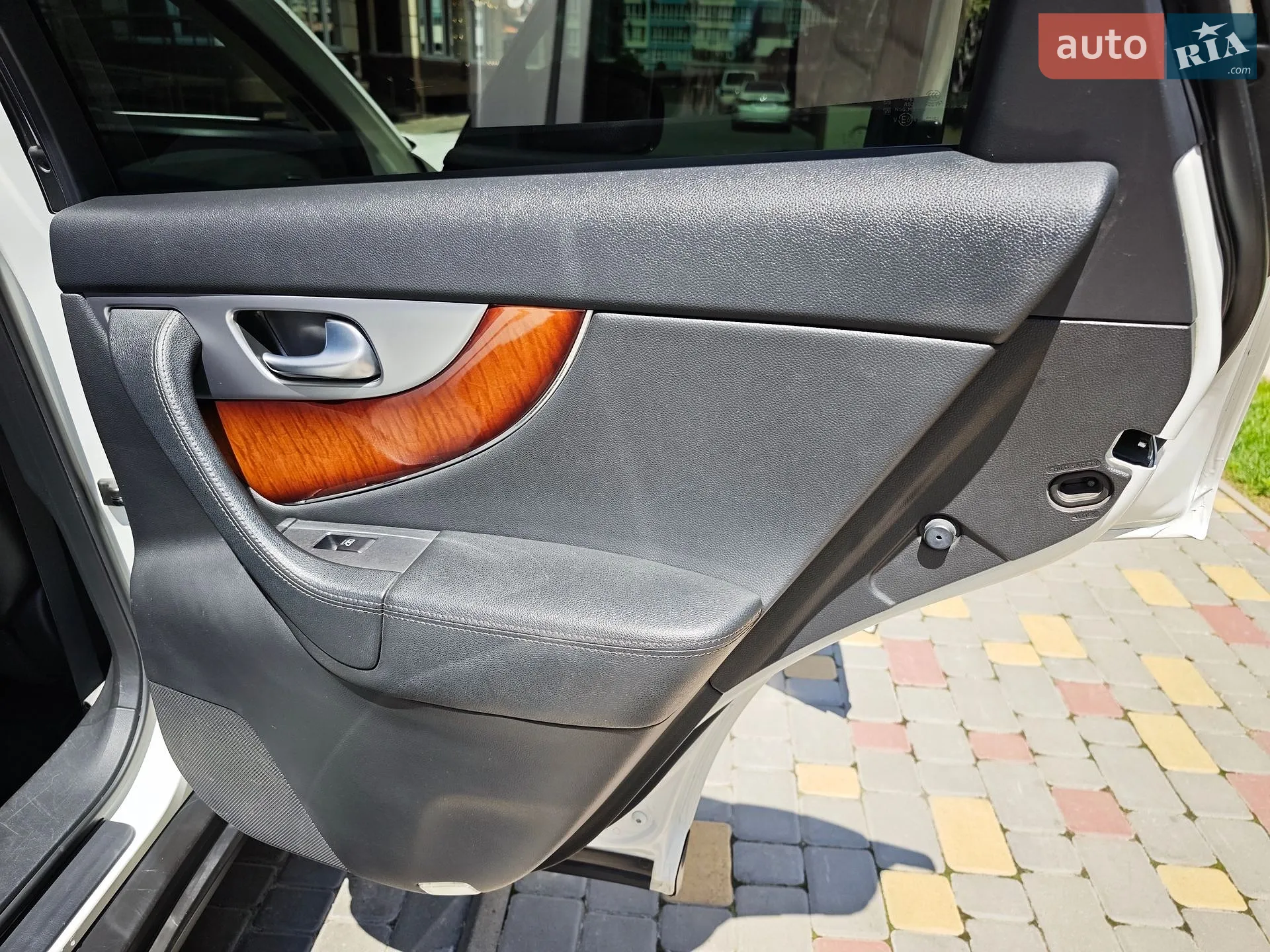 2011 Infiniti FX - мініатюра 16