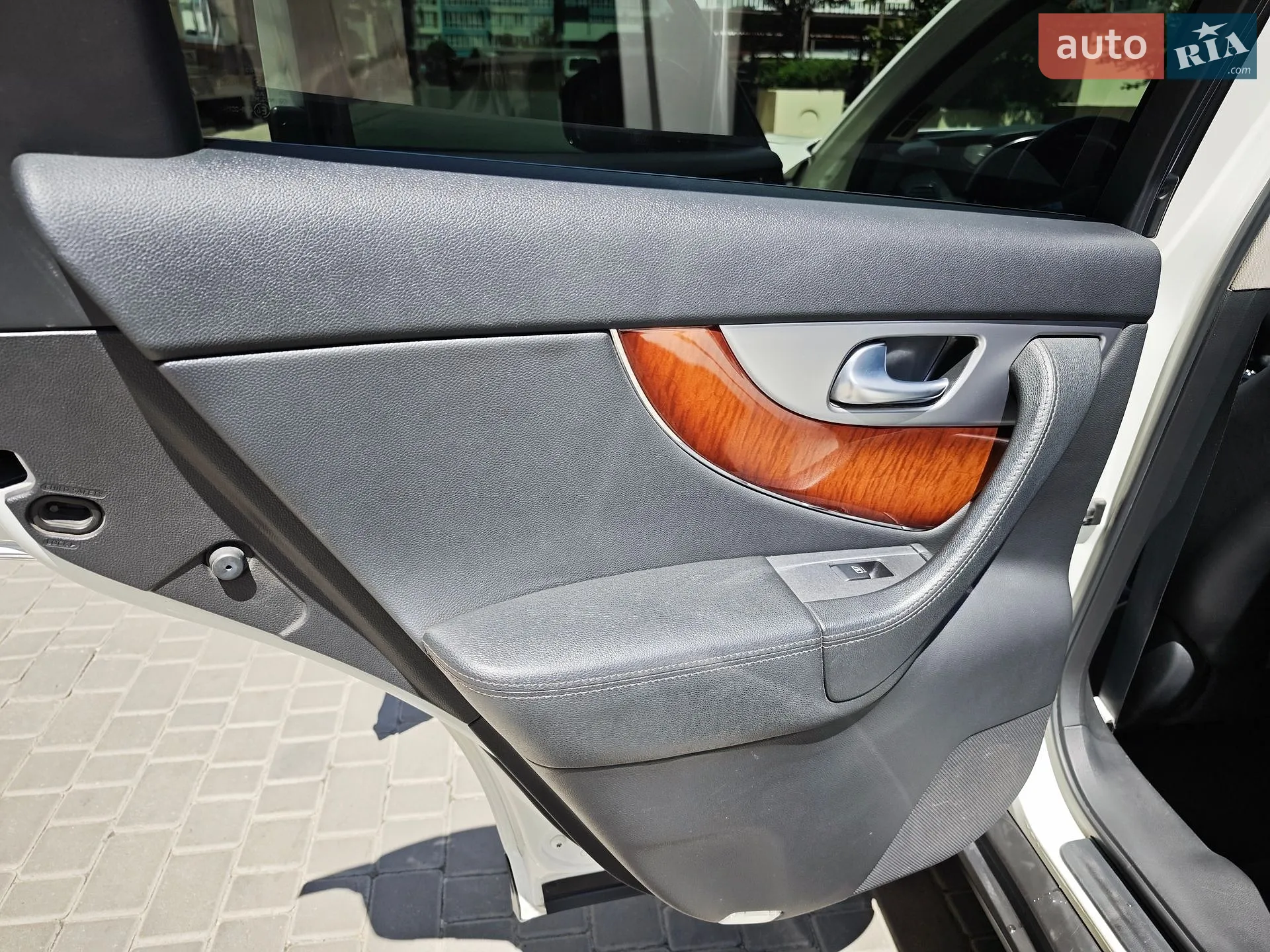 2011 Infiniti FX - мініатюра 17