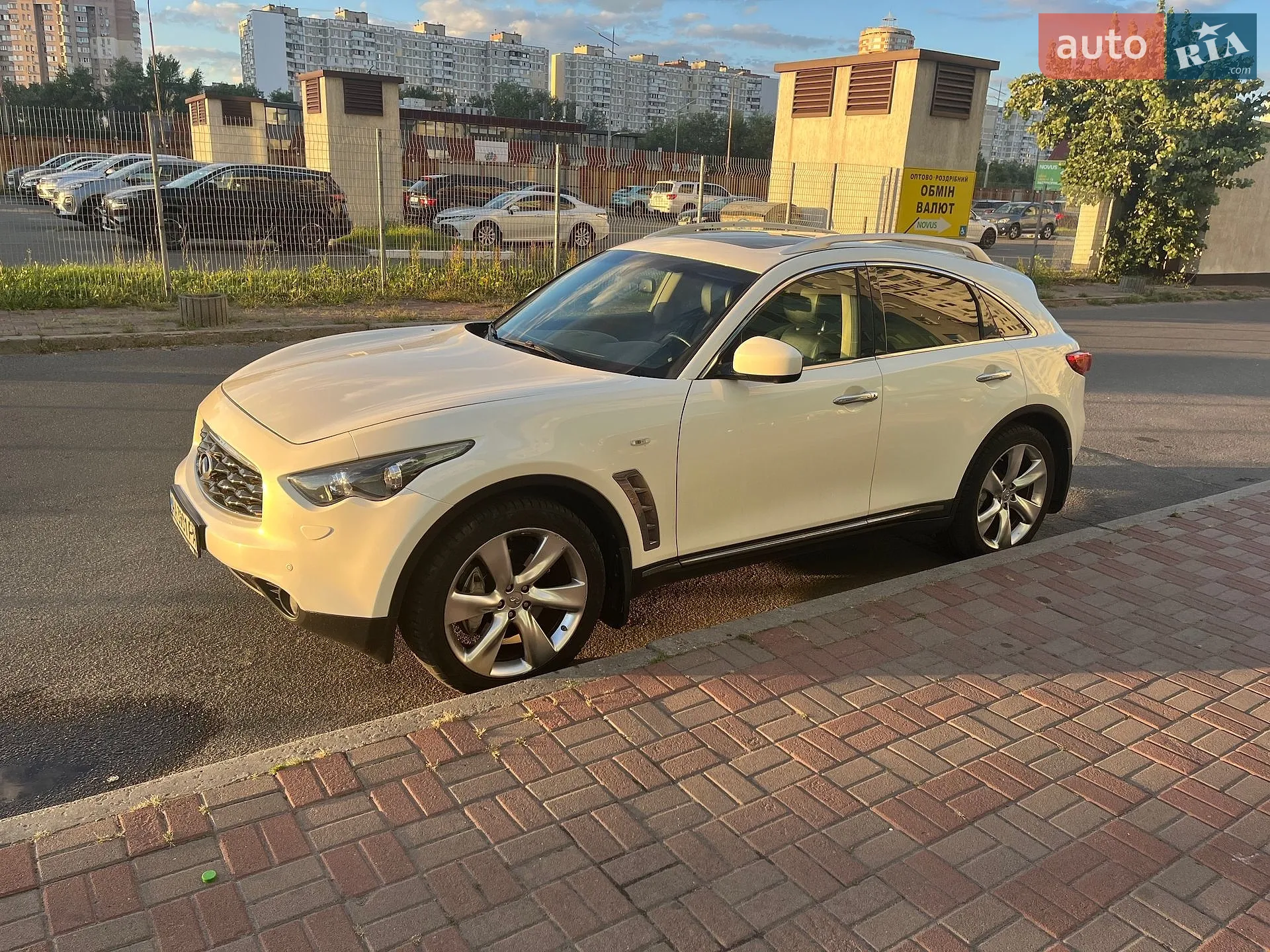 2011 Infiniti FX - мініатюра 10