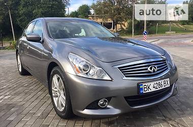 Infiniti G25 2011