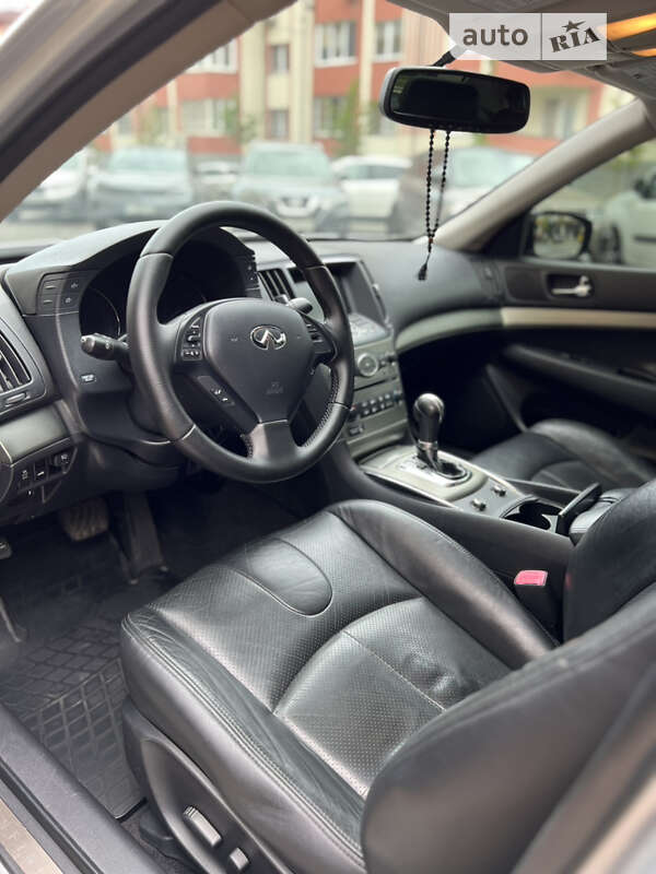 Седан Infiniti G25 2011 в Києві