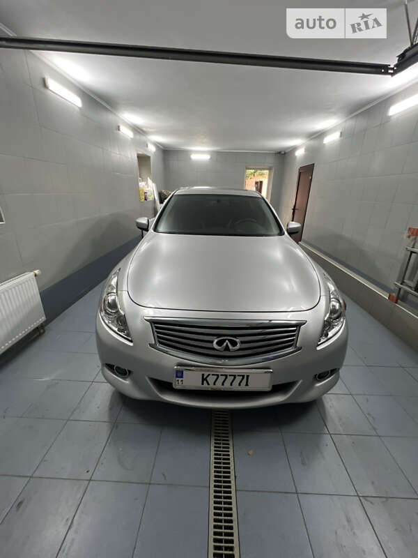 Седан Infiniti G25 2011 в Києві