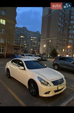 Седан Infiniti G25 2012 в Вишневом