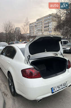 Седан Infiniti G25 2012 в Вишневом