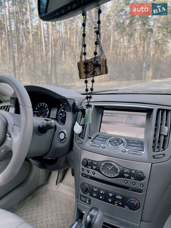 Седан Infiniti G25 2010 в Киеве