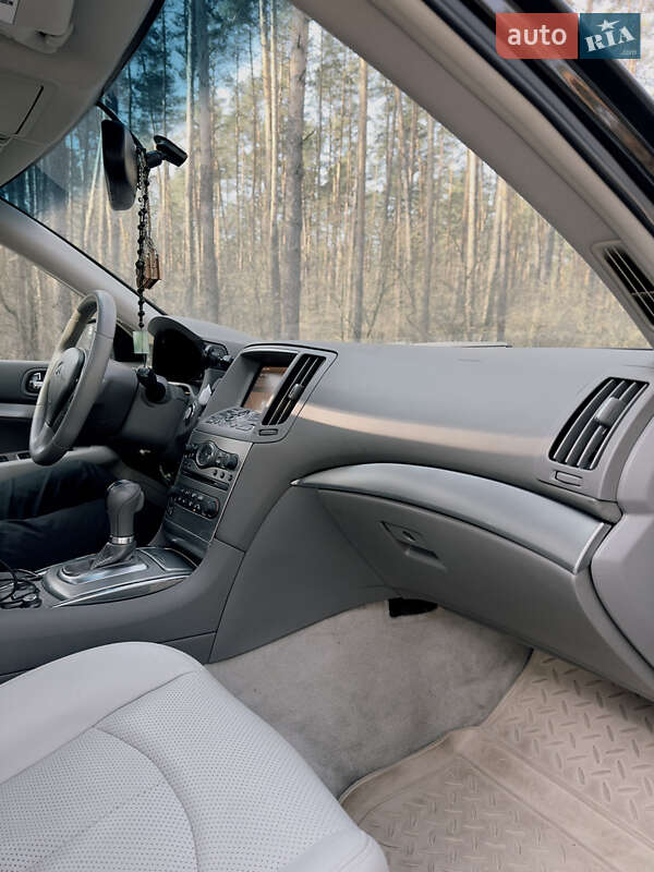 Седан Infiniti G25 2010 в Киеве