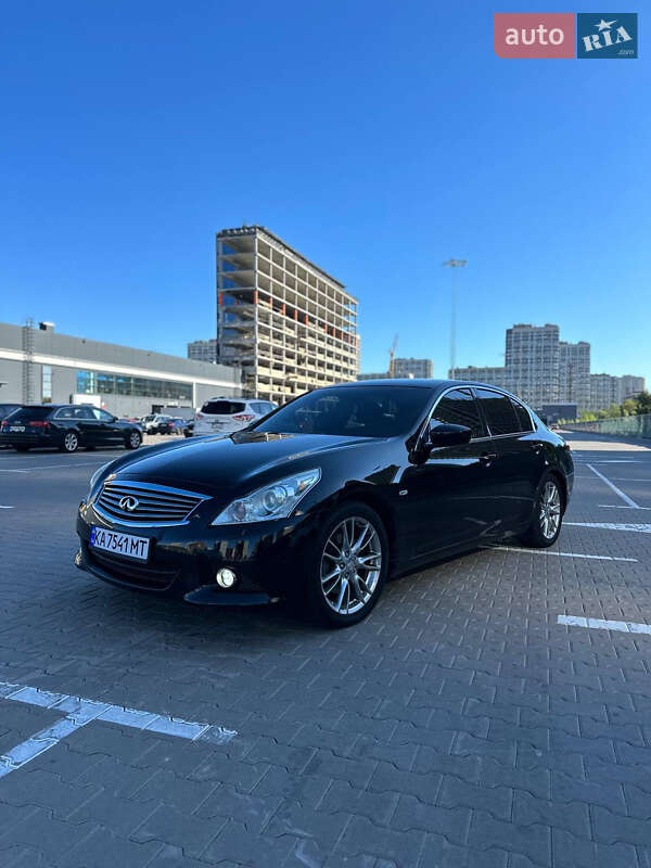 Infiniti G25 2010
