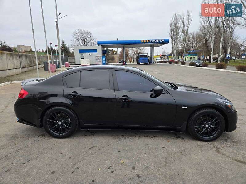 Седан Infiniti G25 2011 в Криховцах