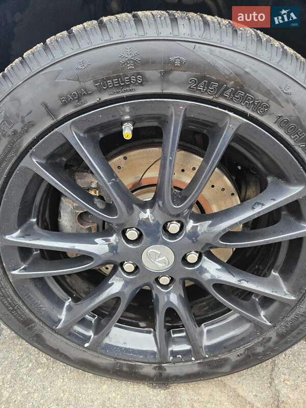 Седан Infiniti G25 2011 в Криховцах