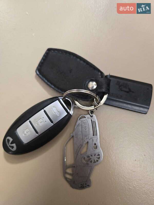 Седан Infiniti G25 2011 в Криховцах