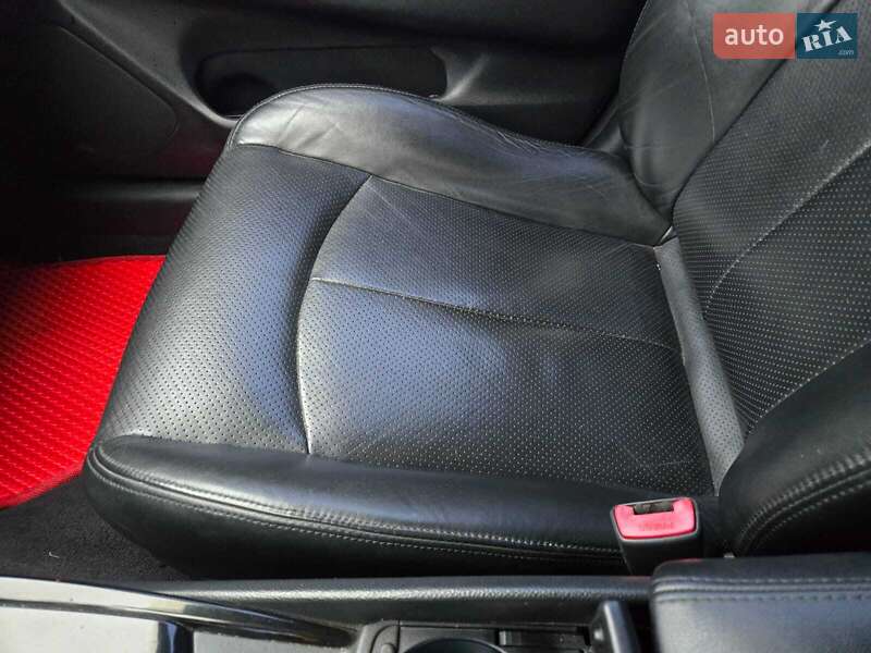 Седан Infiniti G25 2011 в Криховцах