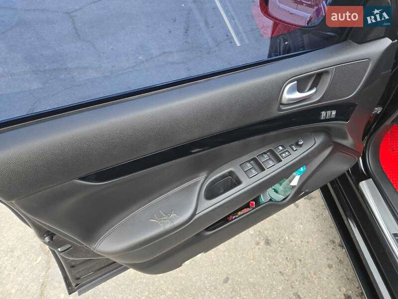 Седан Infiniti G25 2011 в Криховцах