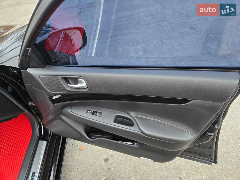 Седан Infiniti G25 2011 в Криховцах