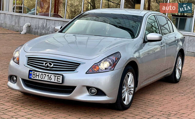 Седан Infiniti G25 2011 в 