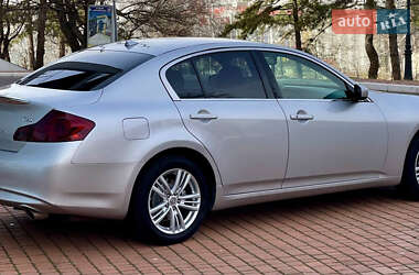 Седан Infiniti G25 2011 в 
