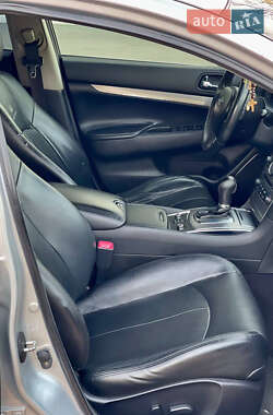 Седан Infiniti G25 2011 в 