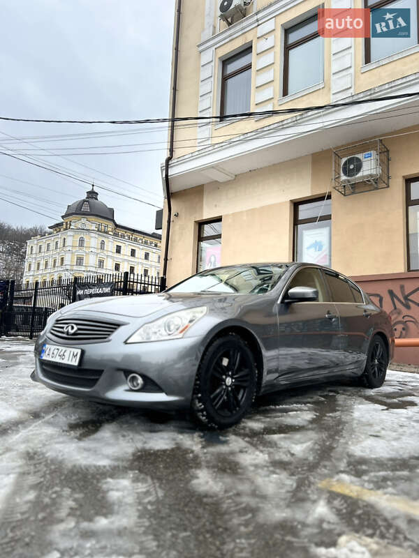 Infiniti G25 2011