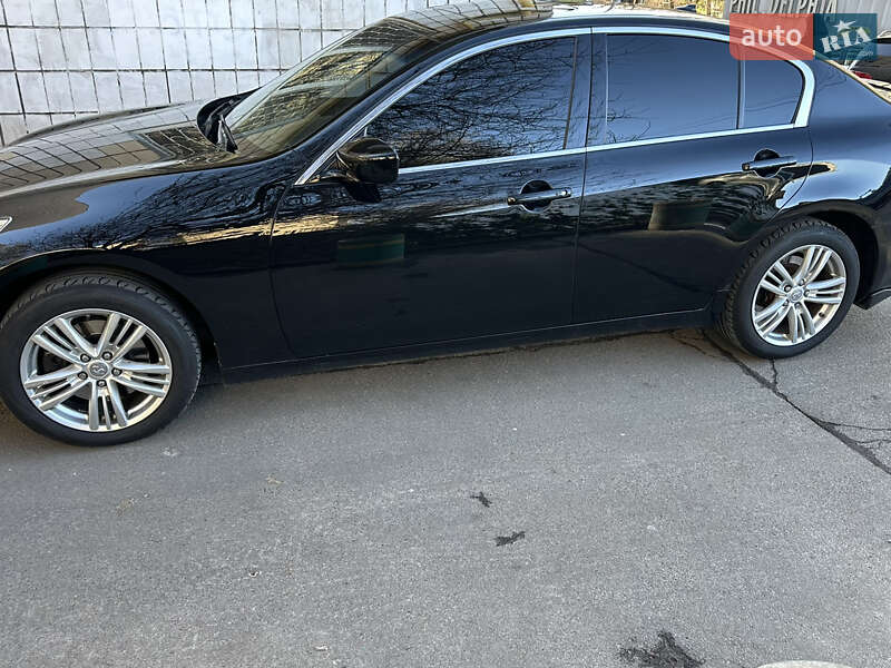 Седан Infiniti G25 2010 в Києві