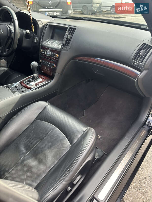 Седан Infiniti G25 2010 в Києві