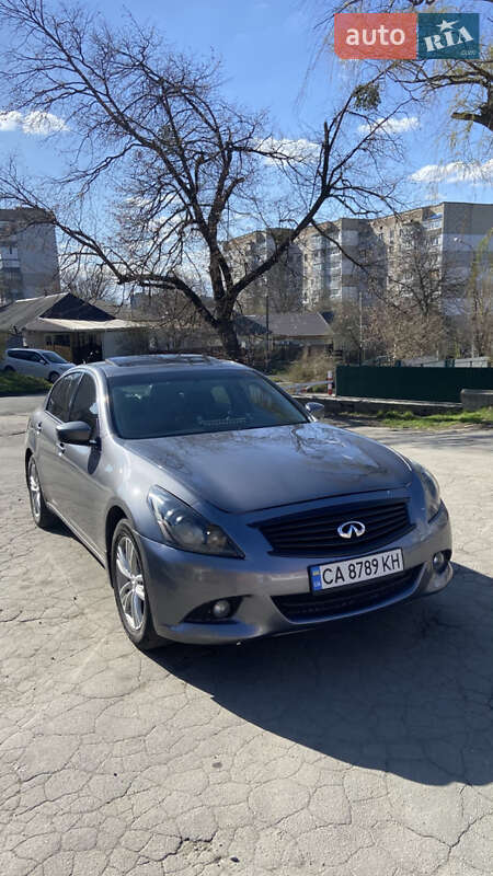 Седан Infiniti G25 2012 в 
