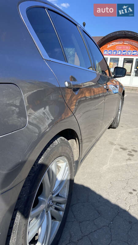 Седан Infiniti G25 2012 в Умани