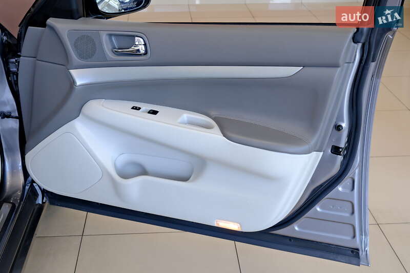 Седан Infiniti G25 2011 в Одессе