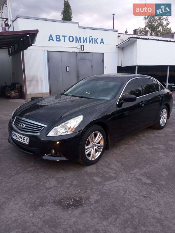 Седан Infiniti G25 2012 в 