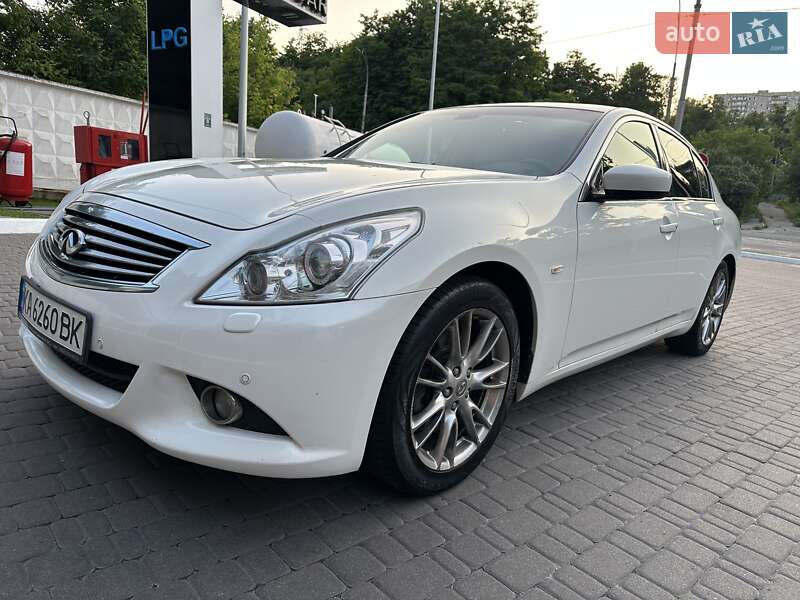 Infiniti G25 2012