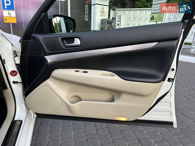 Седан Infiniti G25 2012 в Києві