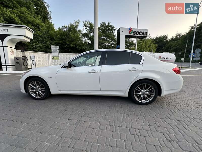 Седан Infiniti G25 2012 в Києві