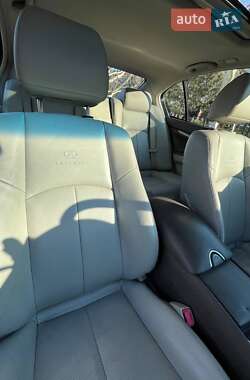 Седан Infiniti G25 2011 в 
