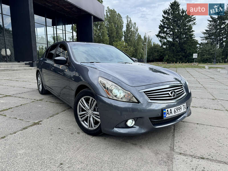 Infiniti G25 2011
