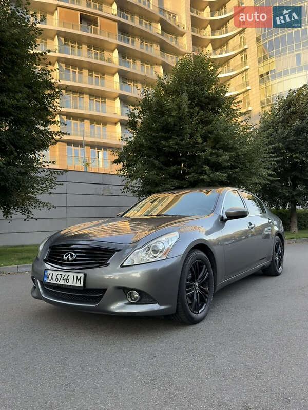 Infiniti G25 2011