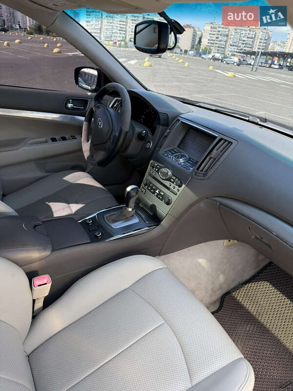 Седан Infiniti G25 2010 в Києві