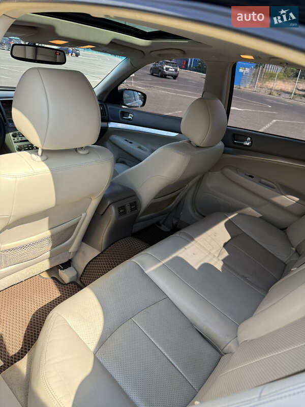Седан Infiniti G25 2010 в Києві