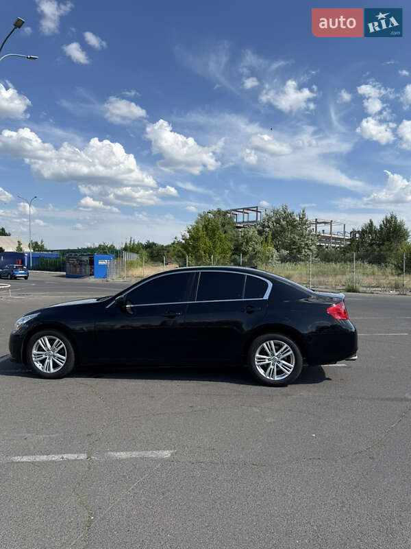 Седан Infiniti G25 2010 в Києві