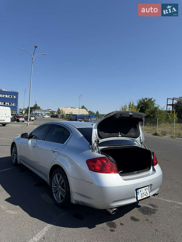 Седан Infiniti G25 2011 в Києві