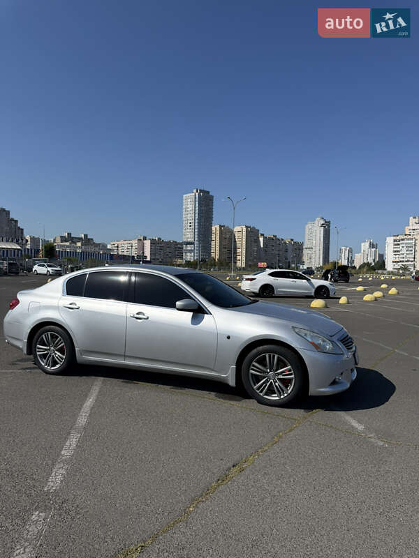 Седан Infiniti G25 2011 в Києві