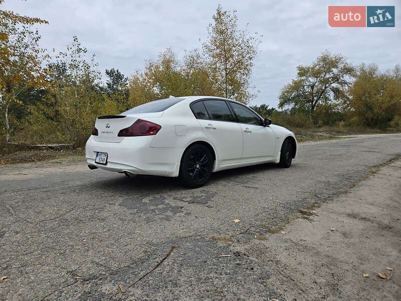 Седан Infiniti G25 2012 в Кам'янському