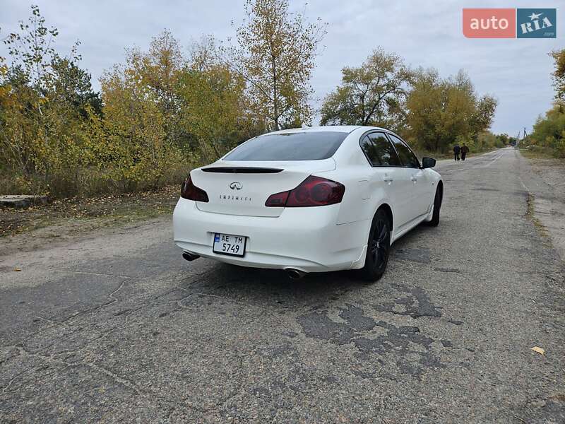 Седан Infiniti G25 2012 в Кам'янському