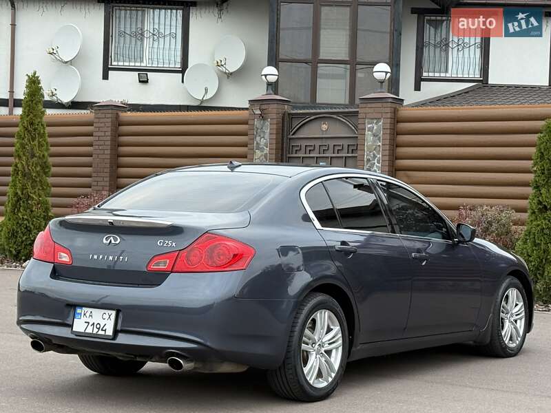 Седан Infiniti G25 2011 в Києві